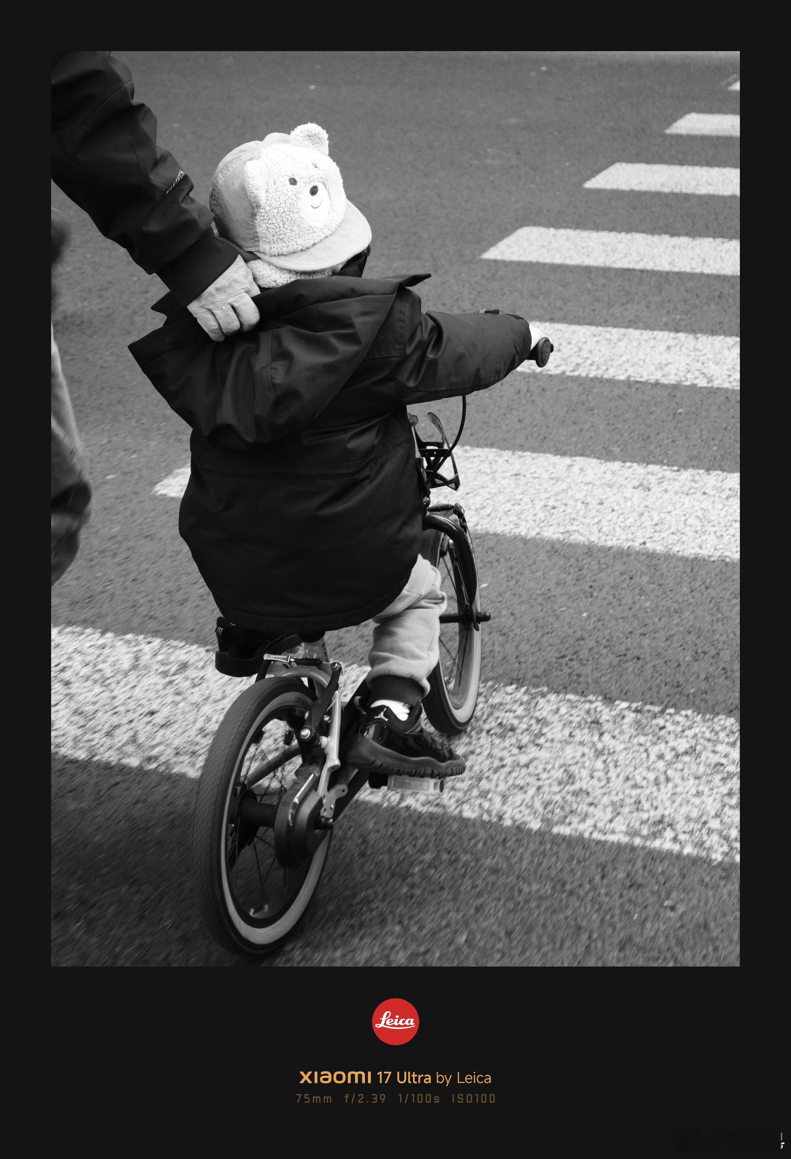 随便用小米17 Ultra的徕卡一瞬M3黑白胶皮按了几张，这个，普通版的可没有，