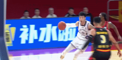 廖三宁这下被打得有点狠啊深圳男篮vs北控男篮