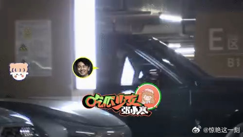 雷佳音带母亲和妻女逛商场 有网友拍到雷佳音带母亲、妻女逛商场，结束时他抱着零食、