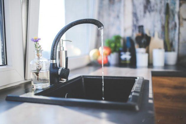 混水龙头分类与出口趋势：抢占全球市场先机混水龙头品类多样，核心包括单把手式、双把