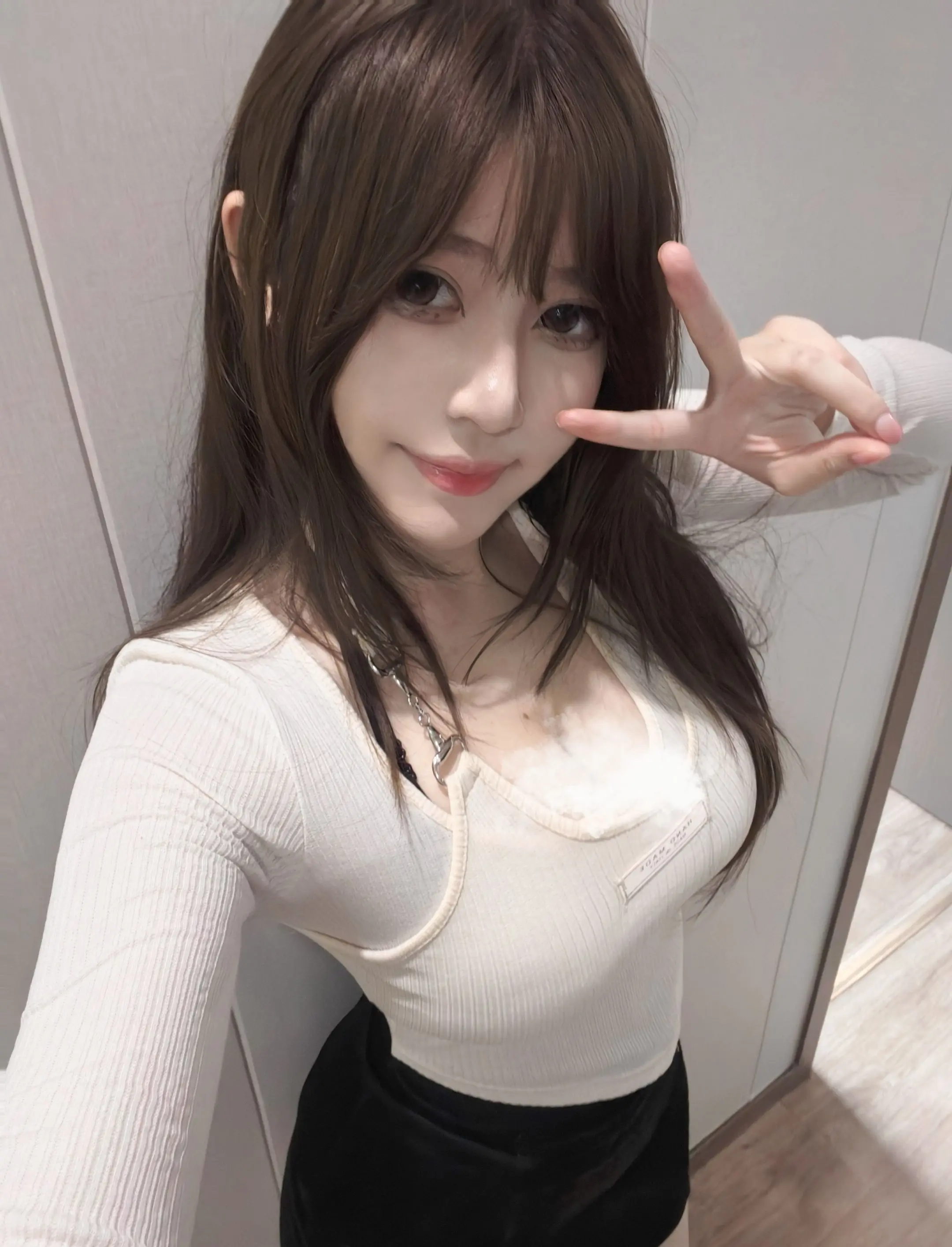好久没穿过白色的衣服啦，白色好软~