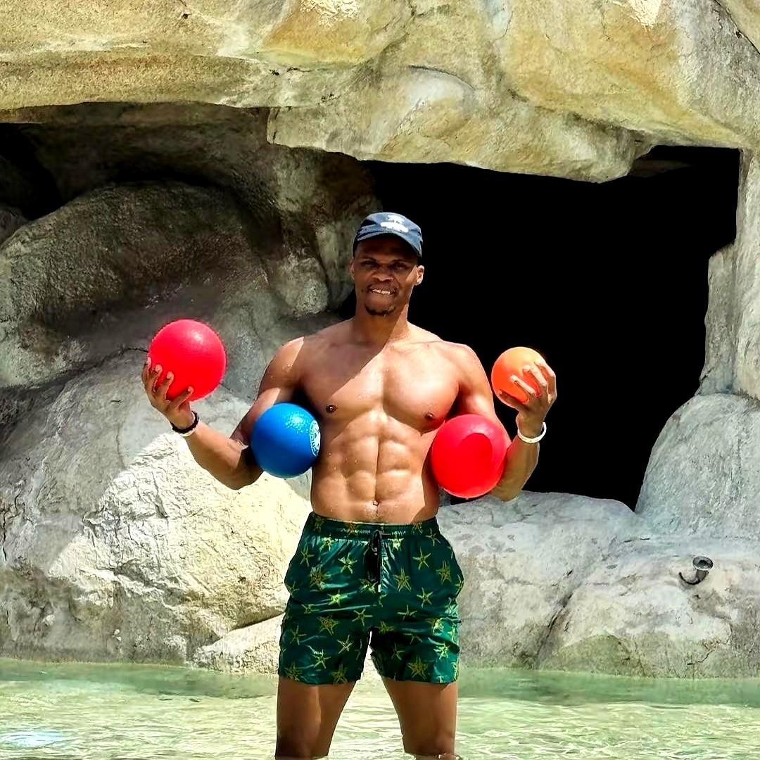 看他打球，输赢都过瘾，这话说得一点毛病没有！

那些强突快冲、僵尸跳投，还有飞天