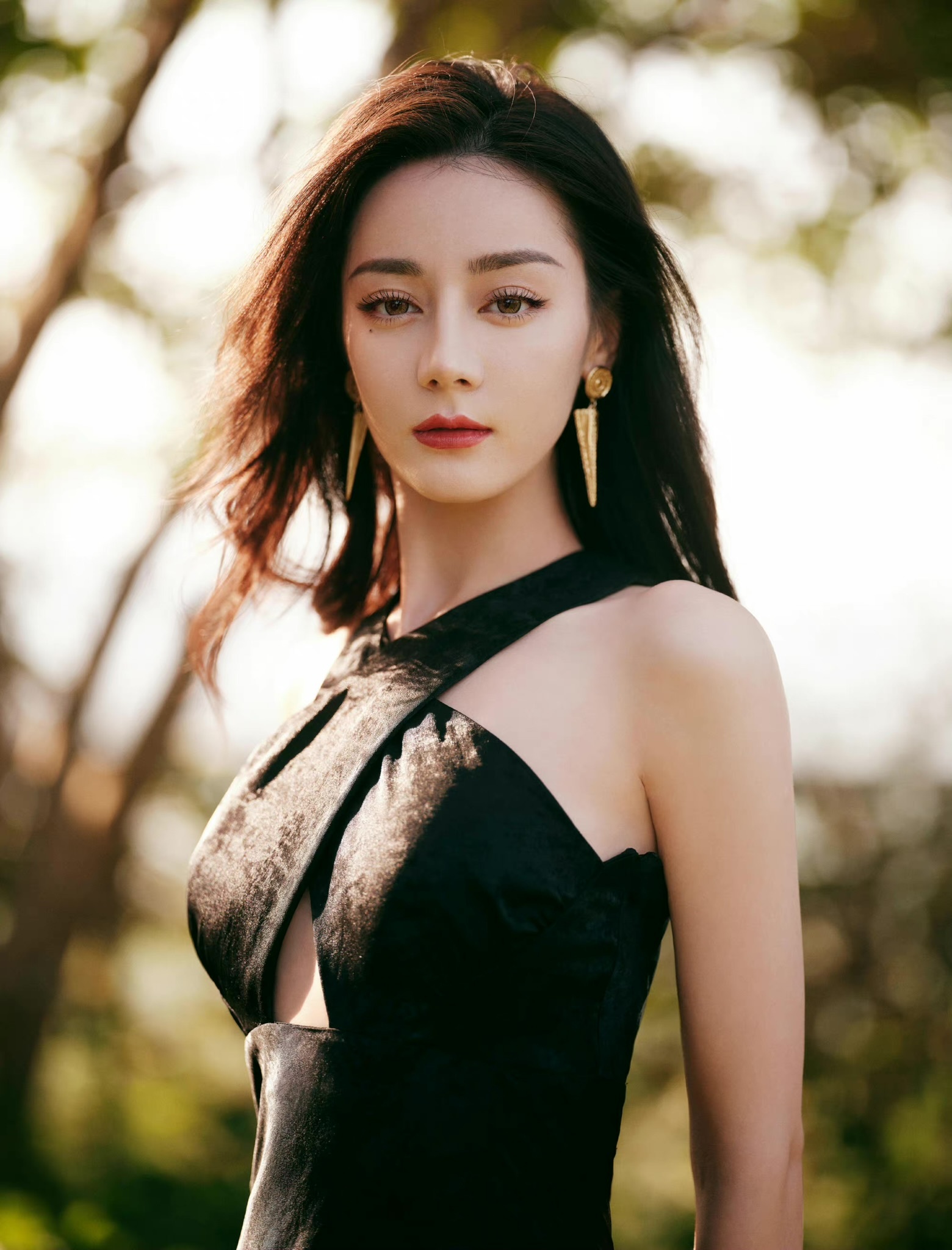 路虎卫士全驭代言人迪丽热巴 dlrb 热巴开卫士 dlrb 迪丽热巴卫蓝“永远都
