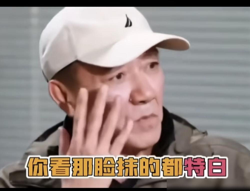 李幼斌为什么死也不上综艺？你以为是风骨，我告诉你，那是恐惧。
他不是在守护艺术