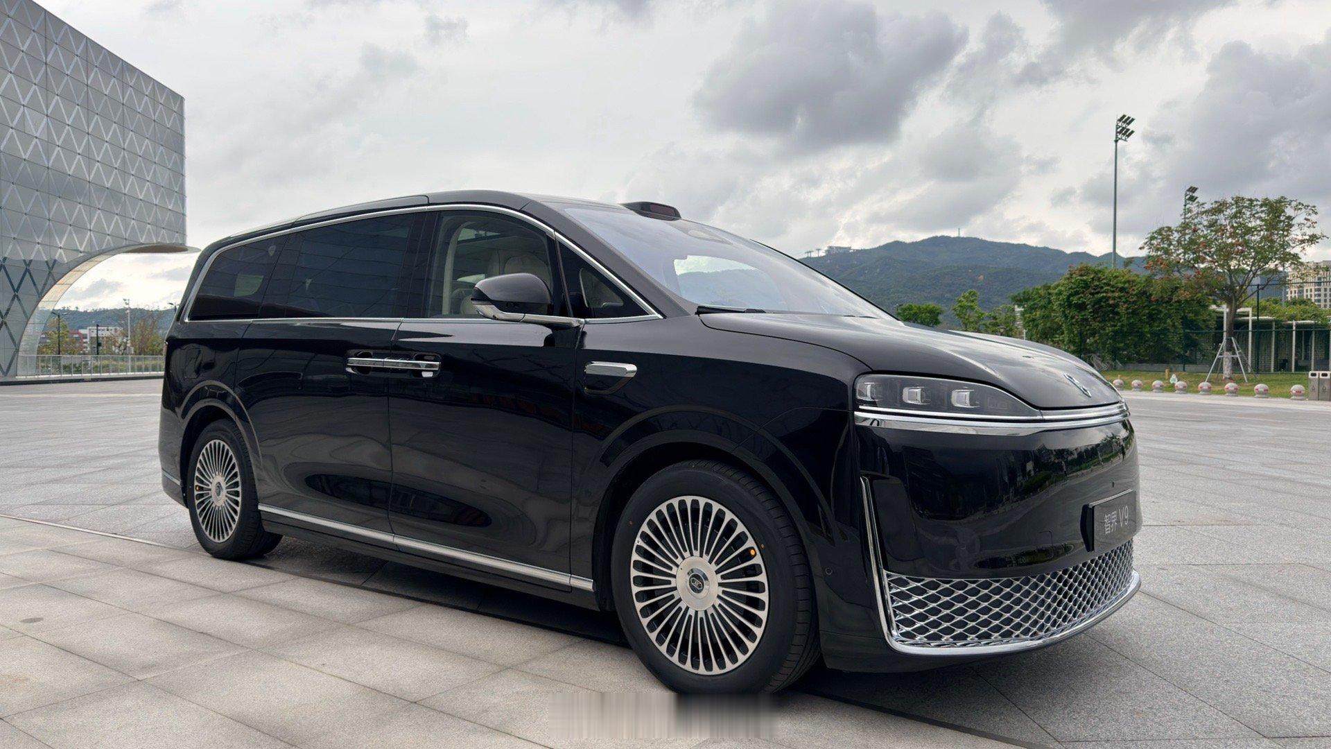 体验了智界V9心动了，豪华、大气，很舒适MPV原来可以做的这么细致爱了！ 