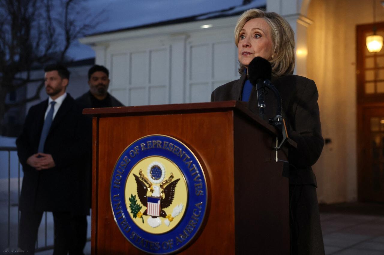 希拉里已在美国国会接受质询，下一个就是她的丈夫克林顿，这是美国前总统夫妇首次接受