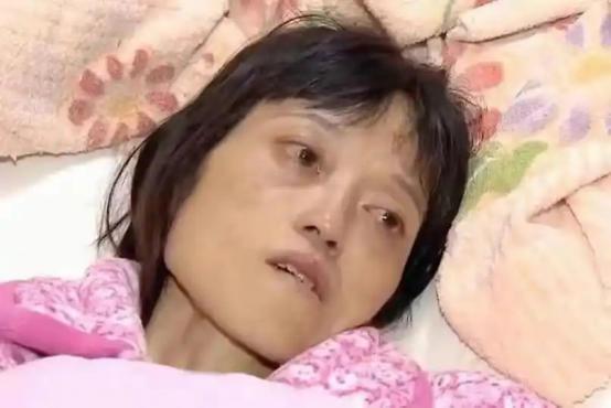 2016年，湖南一单亲妈妈身患癌症，临终前打算将11岁和8岁的儿子托付给亲戚，谁
