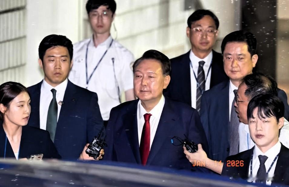 尹锡悦心怀太窄，对内他把政治对手往死里逼，就连自家执政的国民力量党主席都遭他排挤