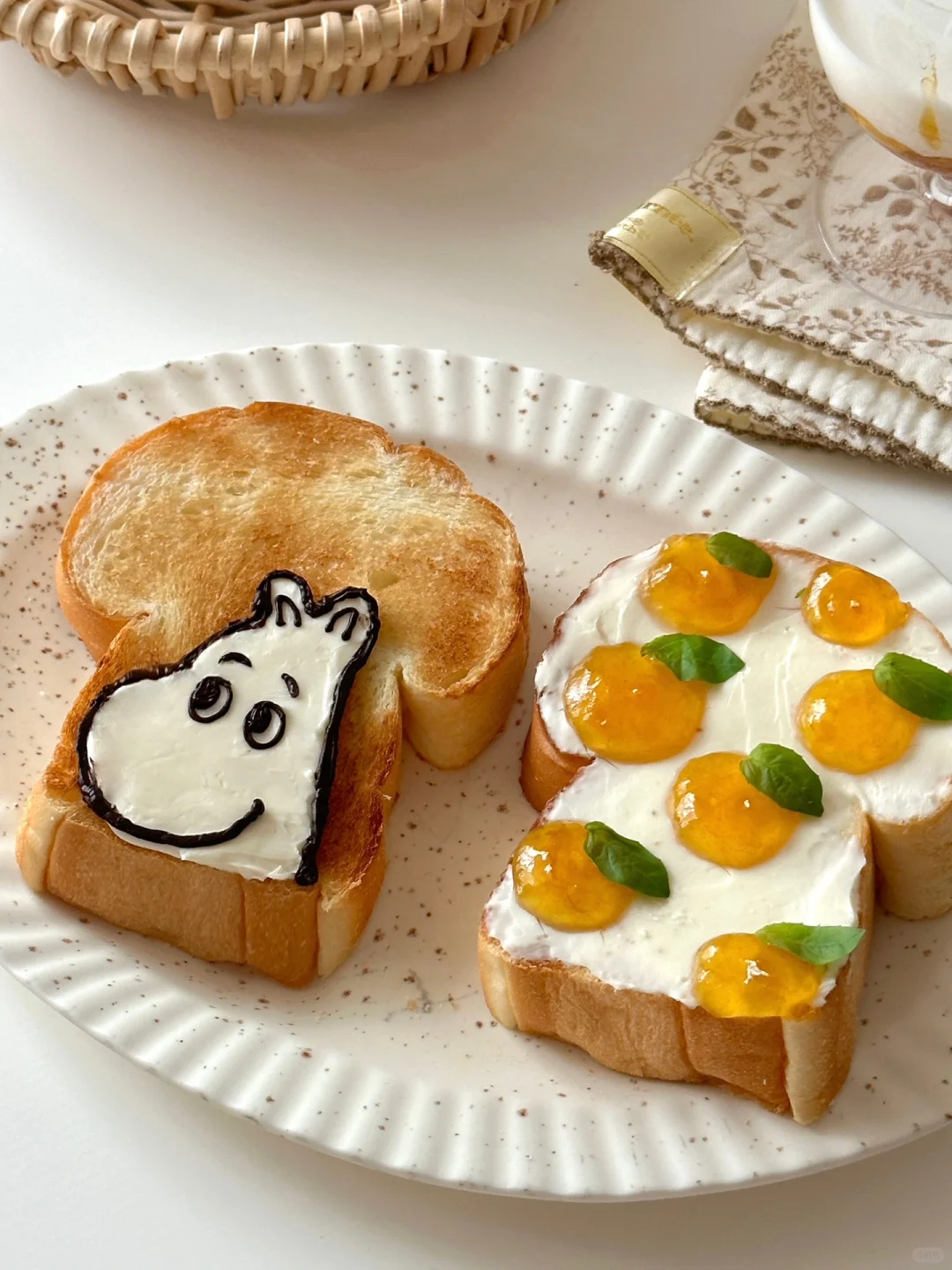 Moomin杏子果酱乳酪吐司～💛