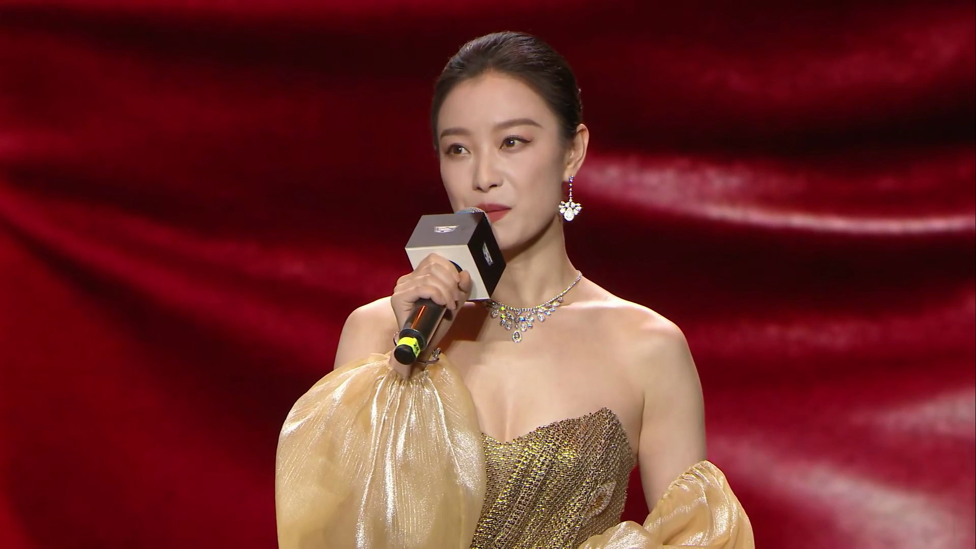 倪妮 主持人的范儿倪妮凯迪拉克品牌代言人