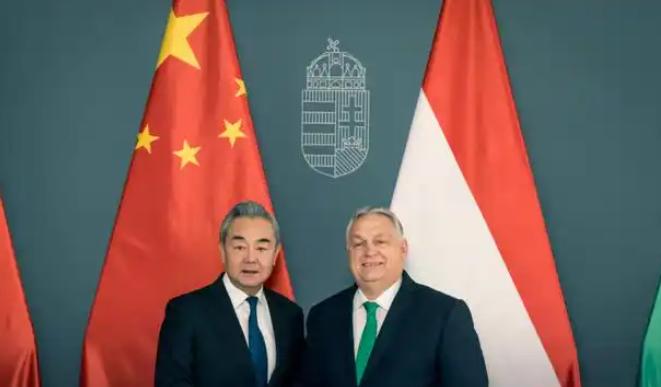 现在全网最火的两大明粉，匈牙利总理、西班牙首相，他们其实在共同释放一个信息，中国