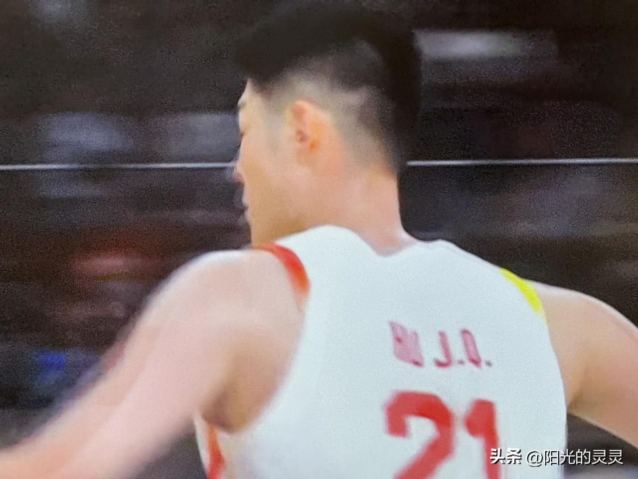 中国男篮同菲律宾男篮的比赛火热进行中，第二节还有 4:39，中国男篮 53:26