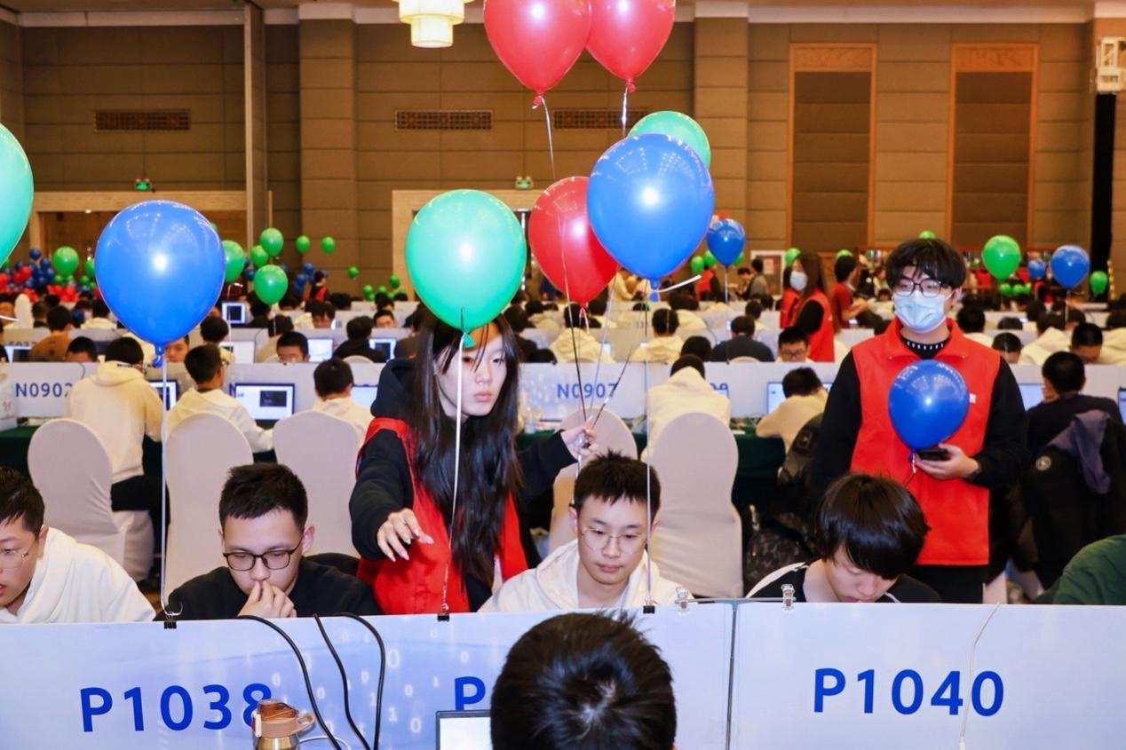 【千人角逐显活力！百度之星21年深耕，让内化AI能力落地生根】

百度之星决赛现