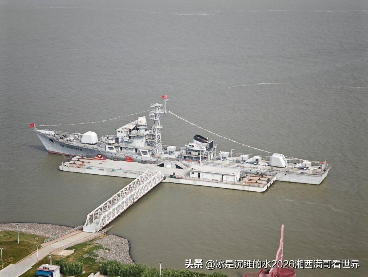 分享一张军迷用无人机拍摄的鼎鼎大名的已经退役多年的“九江”舰的全貌照片。516“