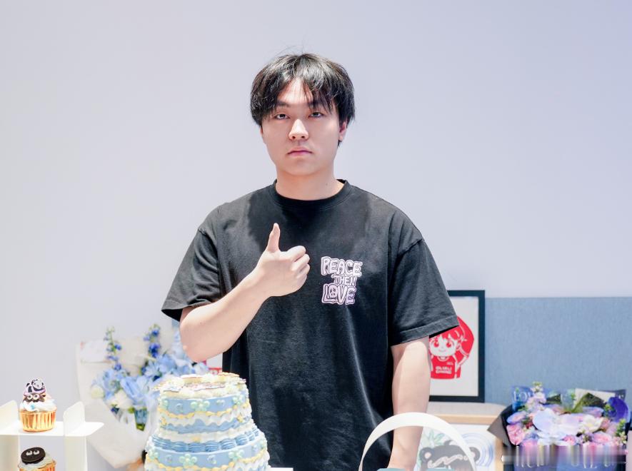 前方线报！北川正在调试设备，第二局替补登场！Beichuan回归赛场 BLG更换