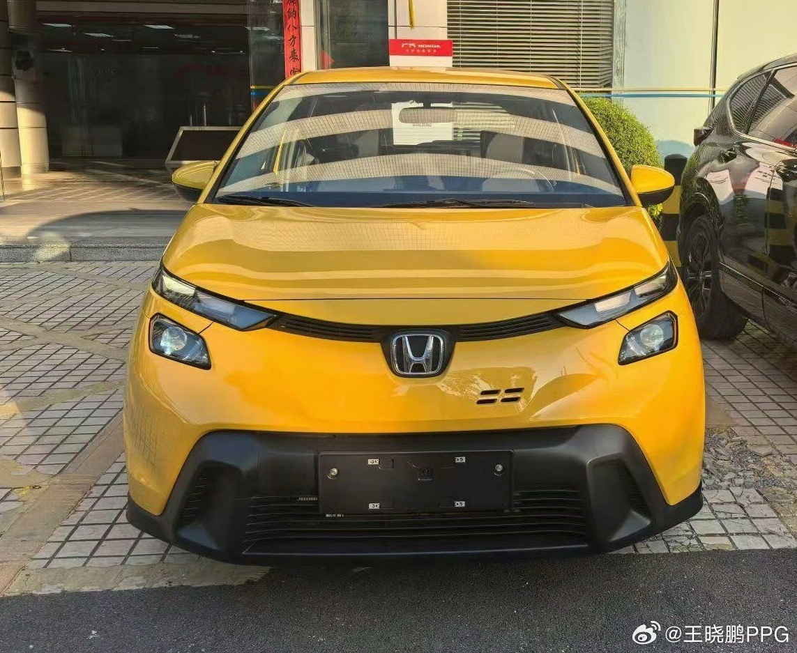 小酸奶不买一台，说不过去了哈如果有认识小酸奶的老师帮忙捎句话作为粉丝想看她提车本