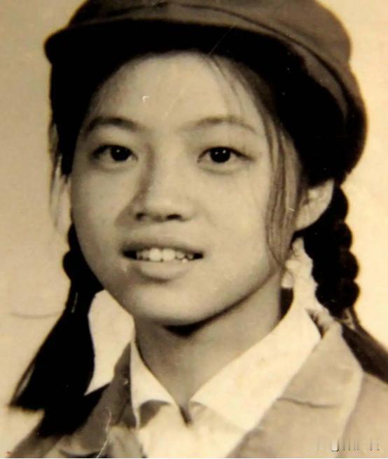 1969年，21岁的女知青廖晓东，嫁给了一贫如洗的老光棍。新婚夜，廖晓东一脸娇羞