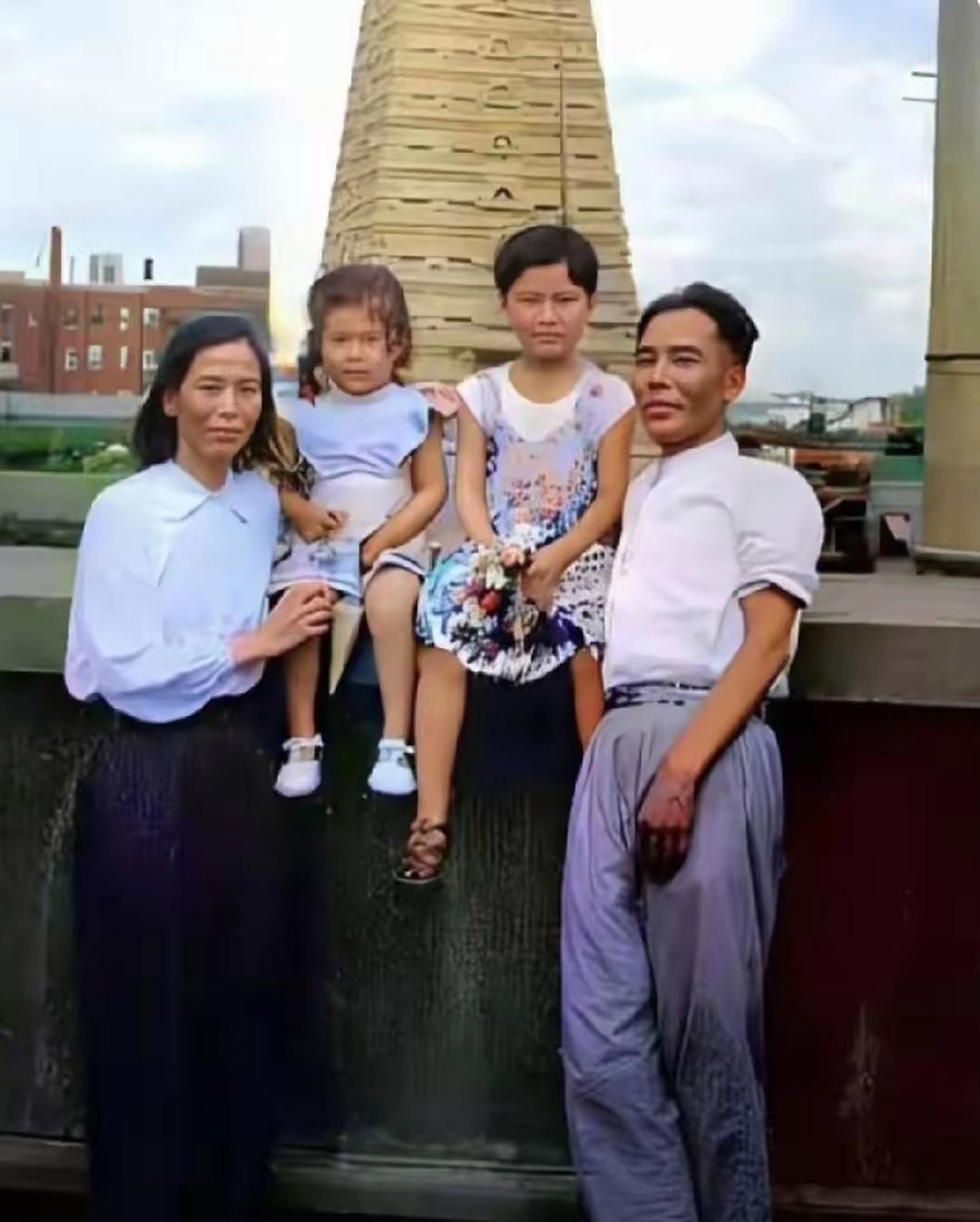 这张是1949年贺子珍回国后，在上海和兄长贺敏学、女儿李敏、侄女的珍贵合影。