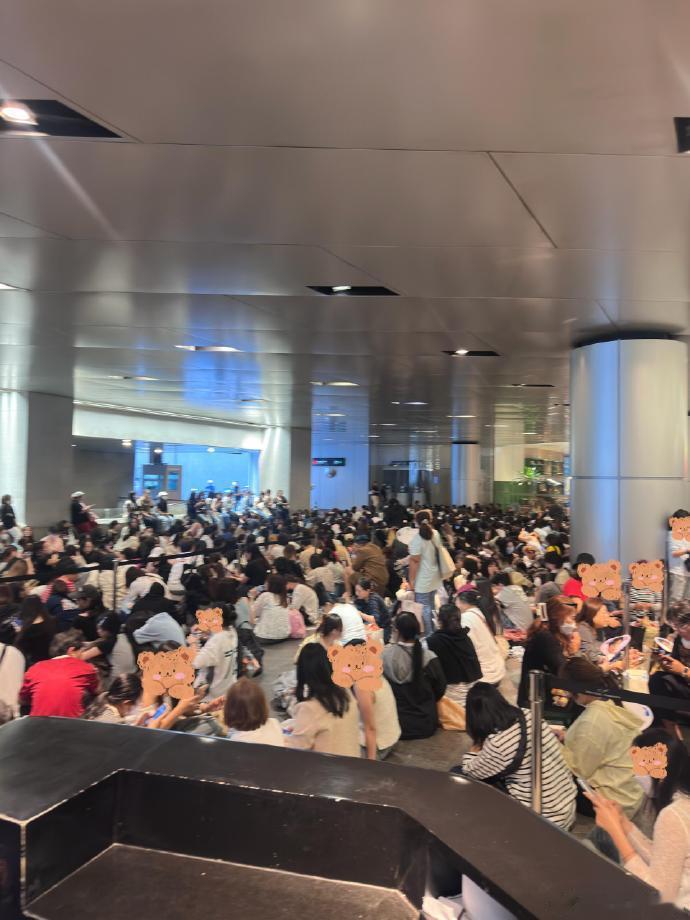 宋威龙曼谷线下活动人气宋威龙曼谷活动人气曼谷线下活动因宋威龙汇聚无限热情，超高人