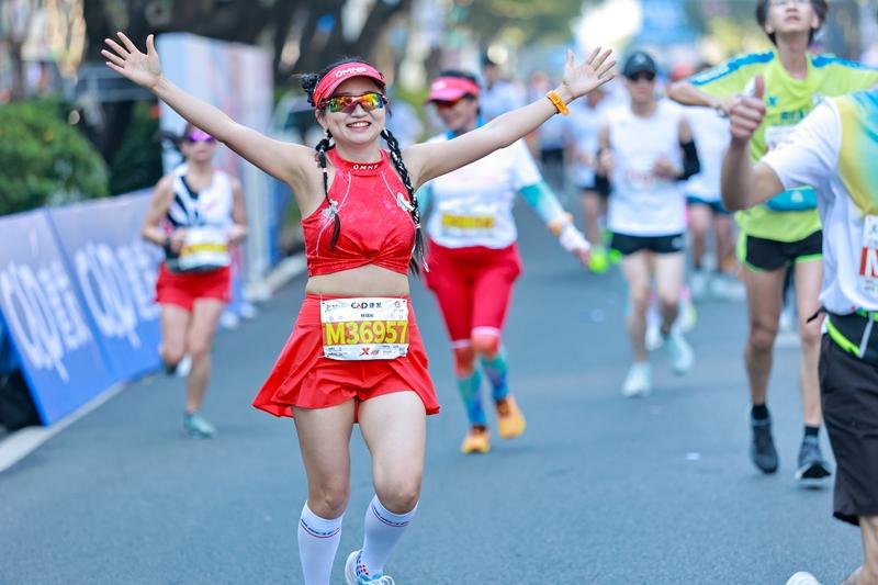 2026年厦门马拉松首次出现双卫冕，埃塞俄比亚选手达维特和鲁蒂蝉联冠亚军，刷新历