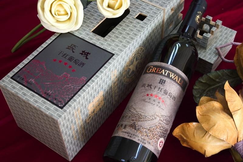 人们常言“万紫干红总是春”，这干红葡萄酒还真和春天有着诸多相似之处。干红葡萄酒是