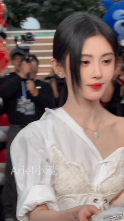 鞠婧祎生图没有滤镜的生图都能这么好看，真的是老天爷赏饭吃 