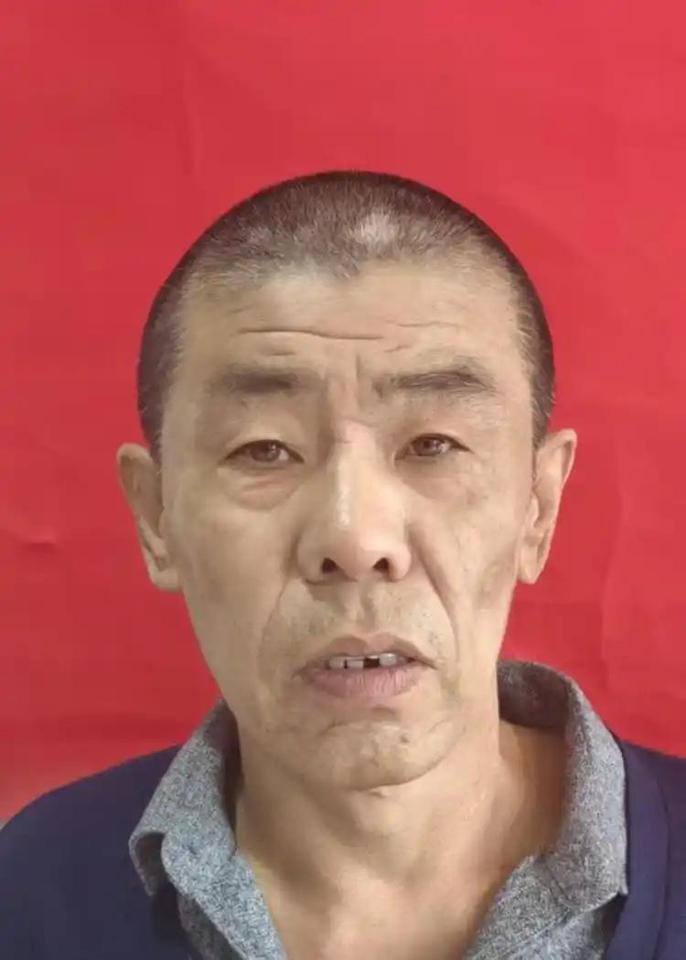 李宝东，男，汉族，1971年1月生，辽宁省锦州北镇市青堆子镇王家村居民。
 
2