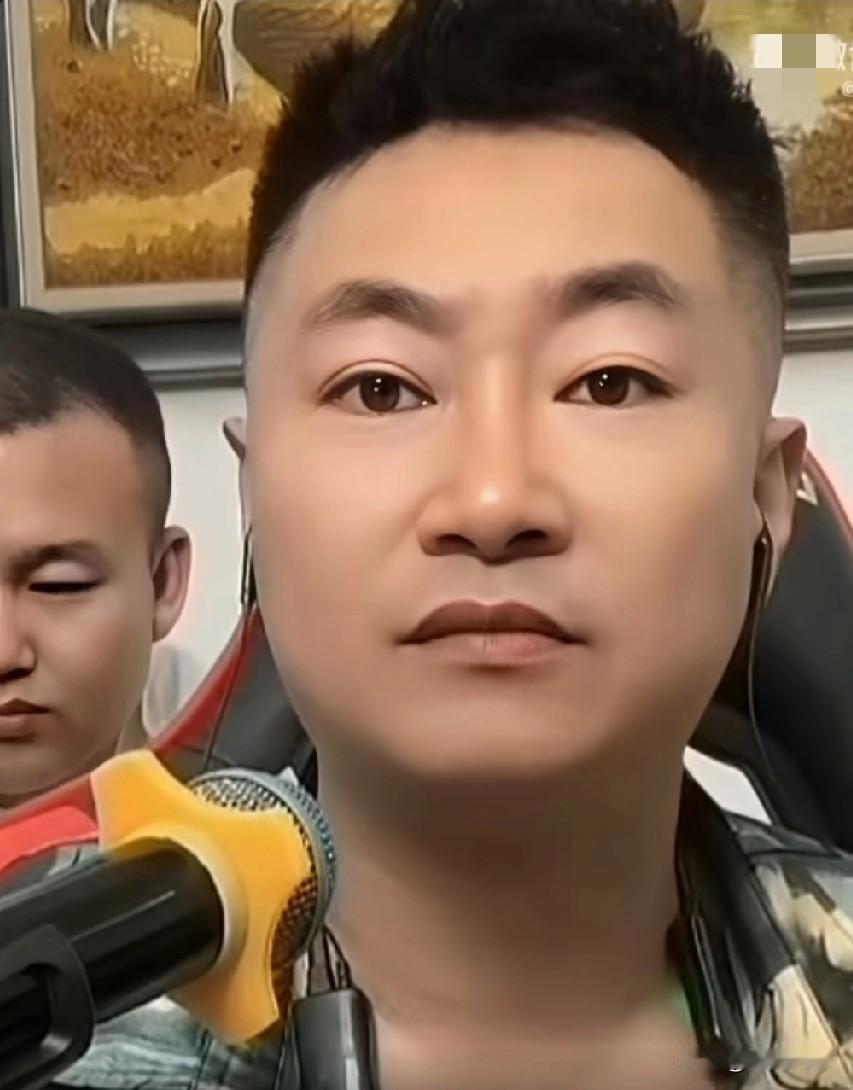 九天说徒弟不能都指着二驴，各怀鬼胎，自私自利，那不叫团队，都拿个手机录二驴，二驴