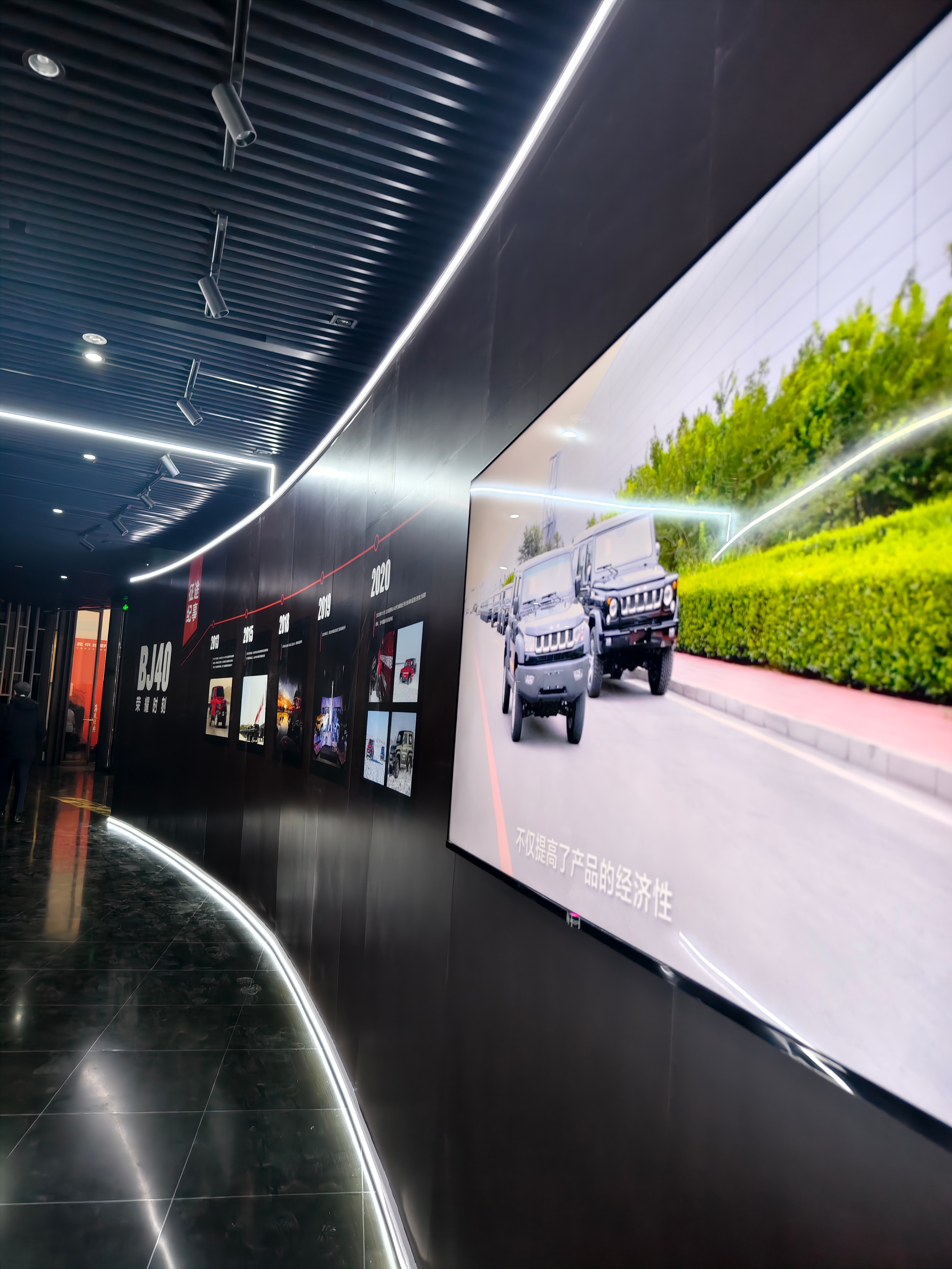 在汽车博物馆里开发布会 有点东西