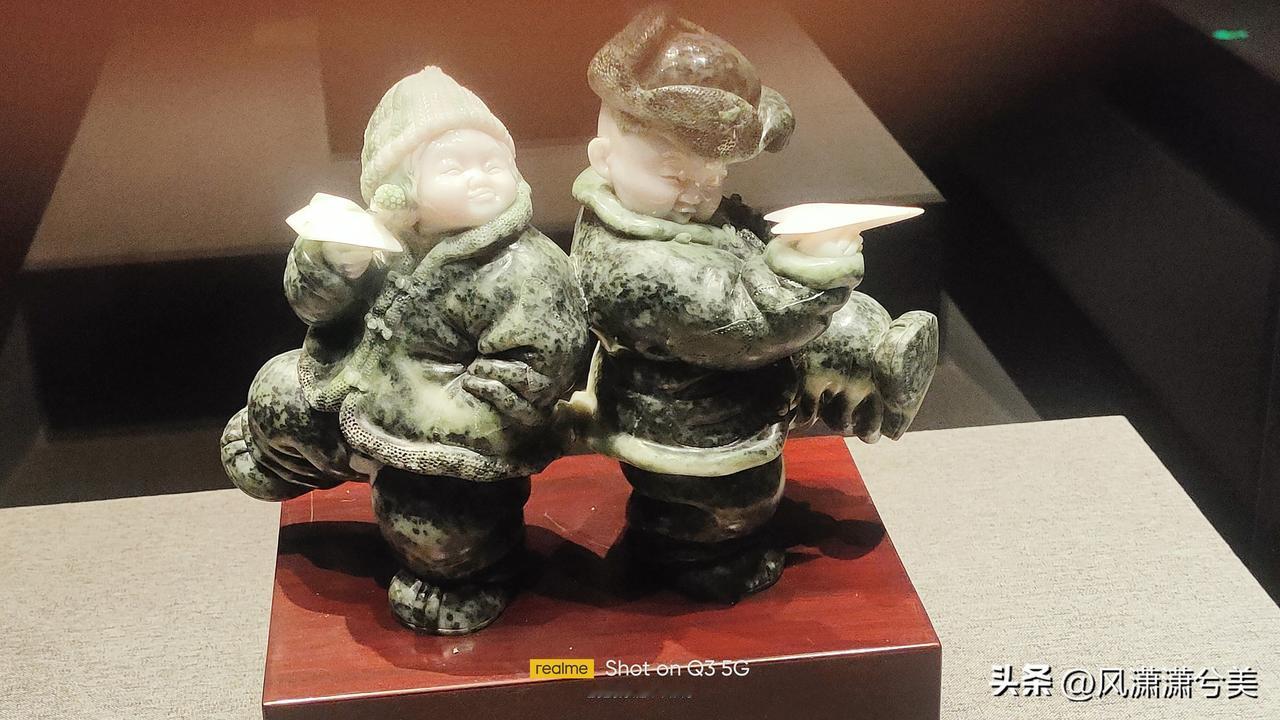 今天听老婆讲的两个女人的故事惊呆了，哀其不幸，怒其不争！可怜之人必有可恨之处！