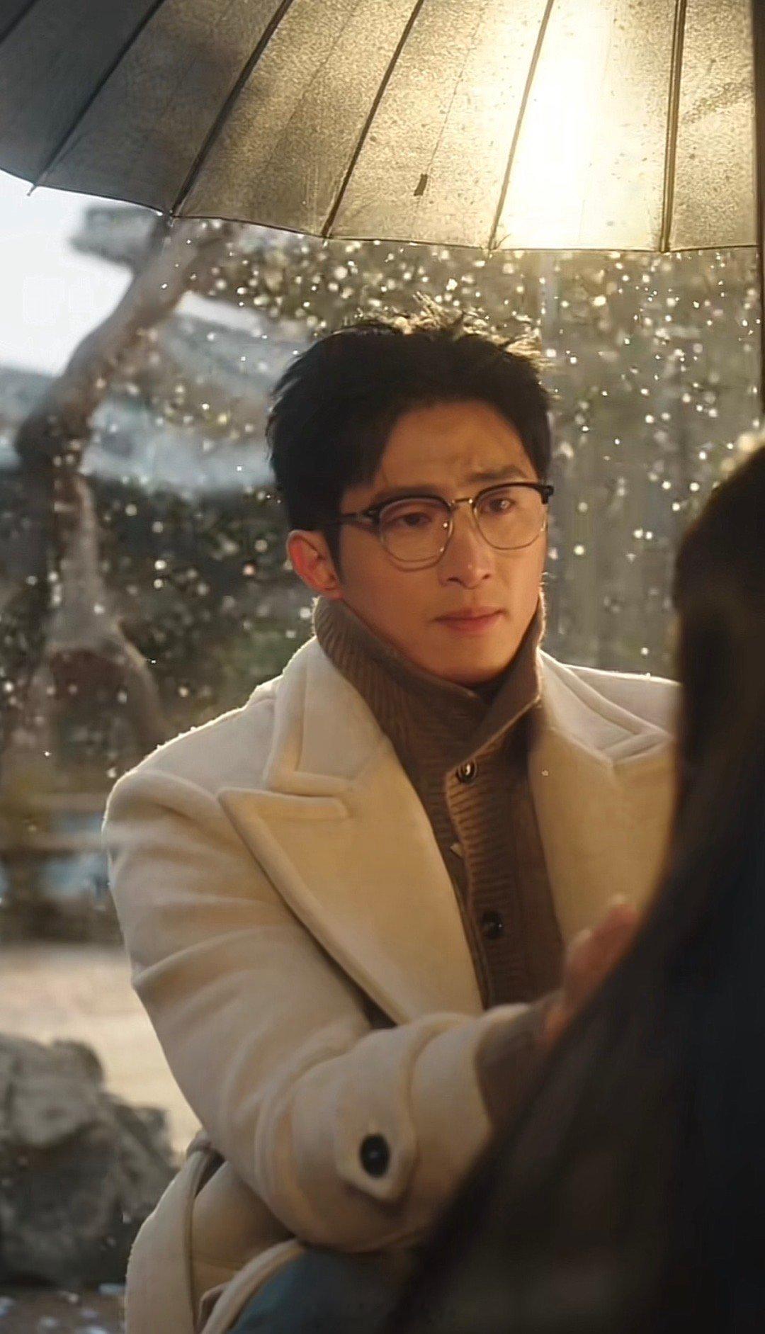 知京冬风雪夯爆了 原生家庭不幸却不自弃，靠自己站稳脚跟，柔中带刚、清醒独立——女