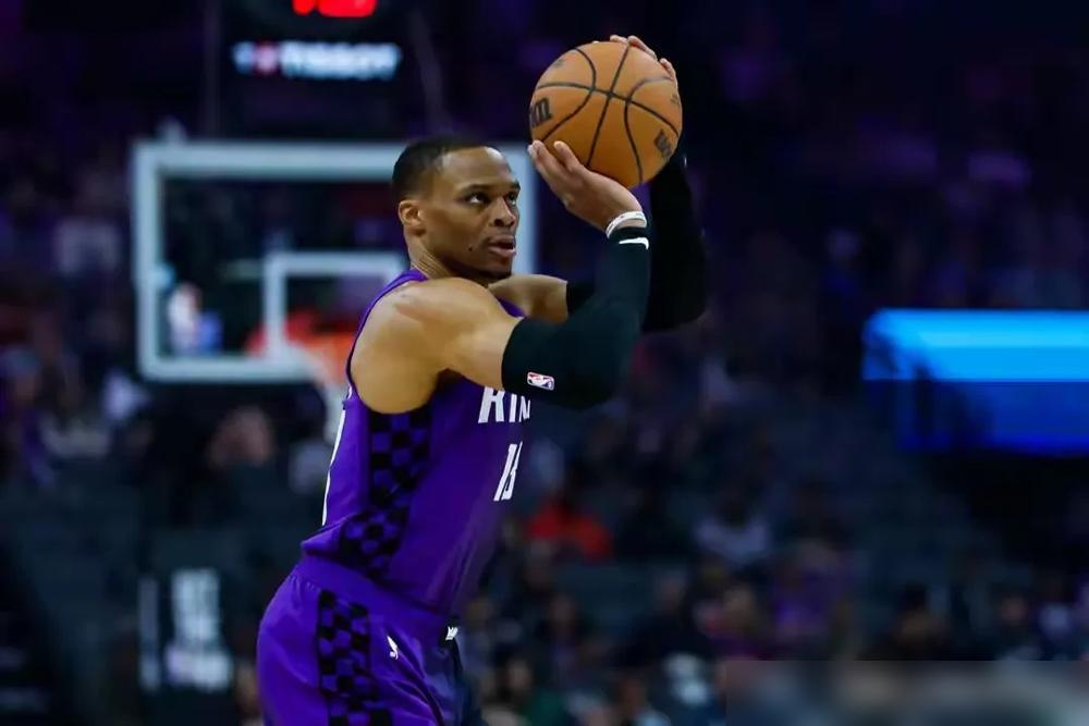 4760万美金跌到256万底薪，威少亲手砸碎了自己的饭碗。你以为他在国王安享晚年