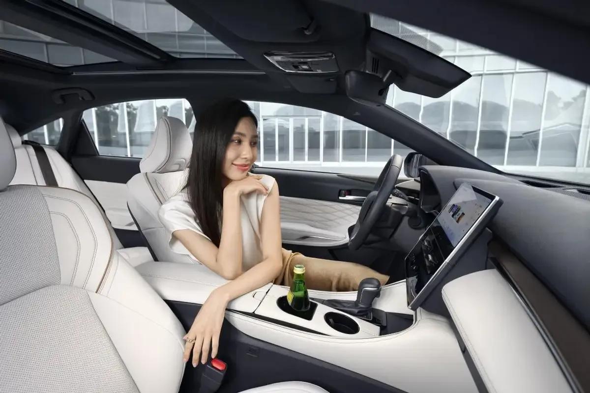 现在的人买车越来越理性！
1.   39%的家庭——买10万元以下的车
2.  