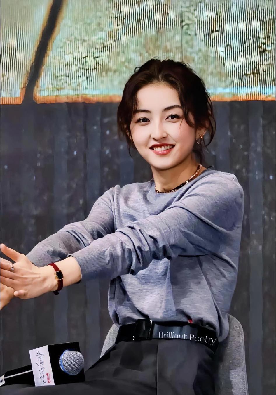 张子枫终于狠心撕掉“丧系少女”标签，这次转型直接赌上了职业生涯！
过去五年，她硬