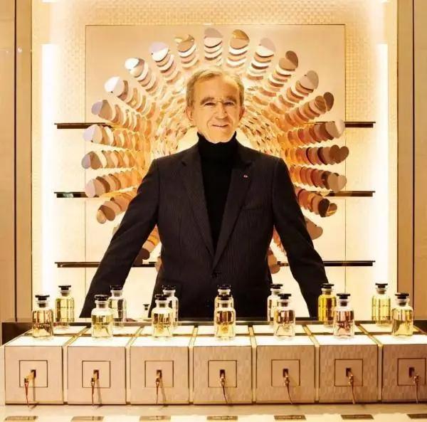 世界首富再易主！马斯克痛失第一，LVMH集团掌门人伯纳德阿尔诺凭2078亿美元身