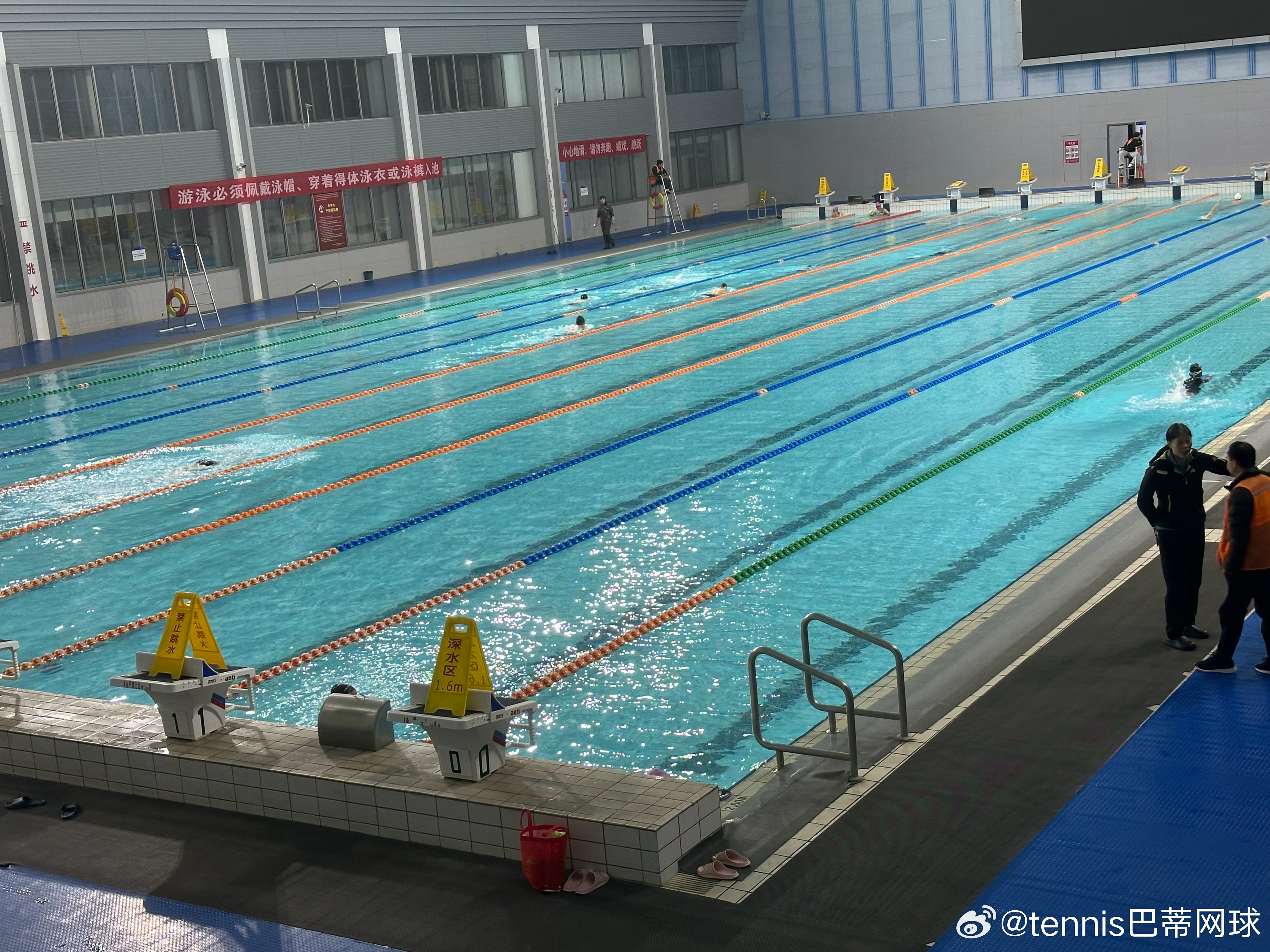 打卡下班今天被两个仰泳的撞了几下脑袋😷春节摄影大赛元宵节快乐新年开工第一照