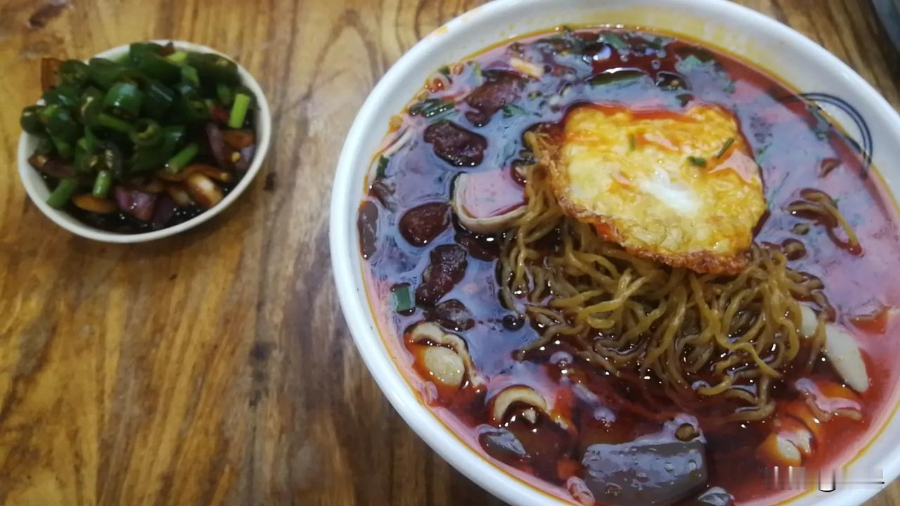 这碗贵阳肠旺面，出差、旅行贵阳必吃的面！