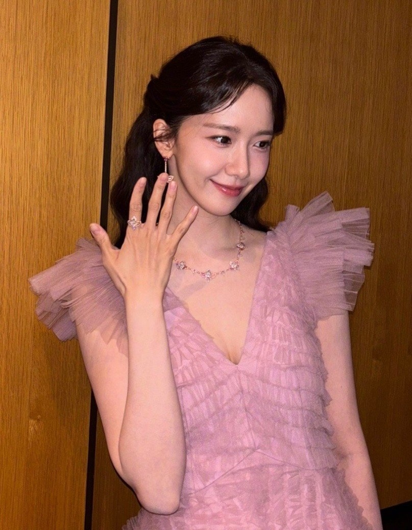 林允儿 在复制粘贴的时代，你是手写的诗