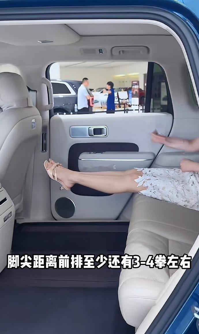 小米澎程N70后备厢能装38个行李箱小米澎程 N70 后备厢可以装 38 个行李