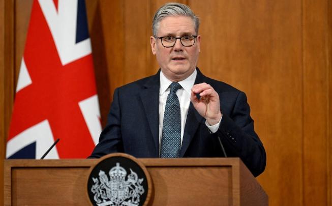 英国终于有脊梁了

今天凌晨，英国首相斯塔默在记者会上，有媒体提问说特朗普总统声