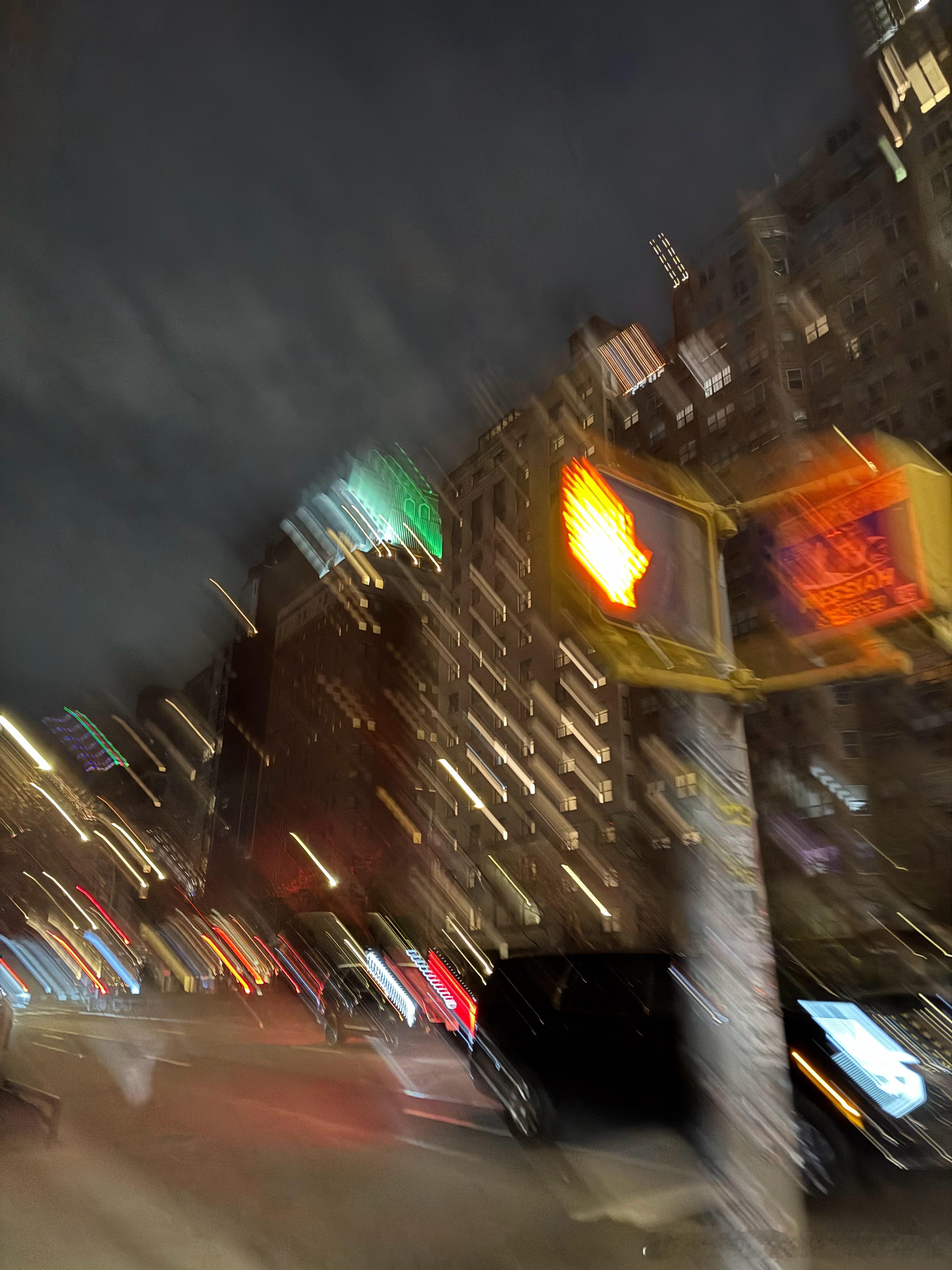 现在想移民美国，加拿大，澳大利亚，英国，新西兰这五眼国家肯定是越来越难了。美国很