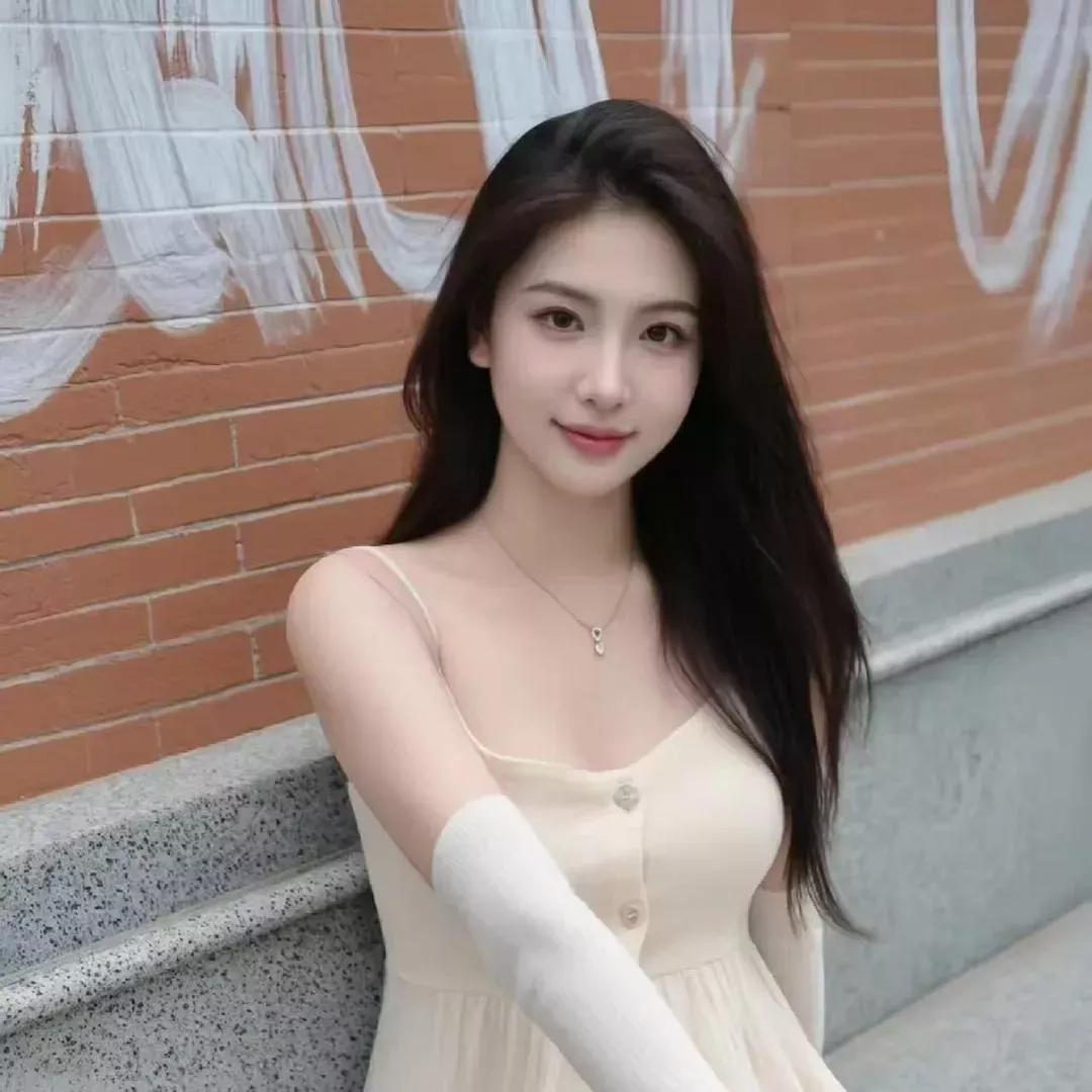 温柔气质少女，砖墙前的一抹清新美温柔白裙少女 温柔美少女 温柔感美女 少女风照片