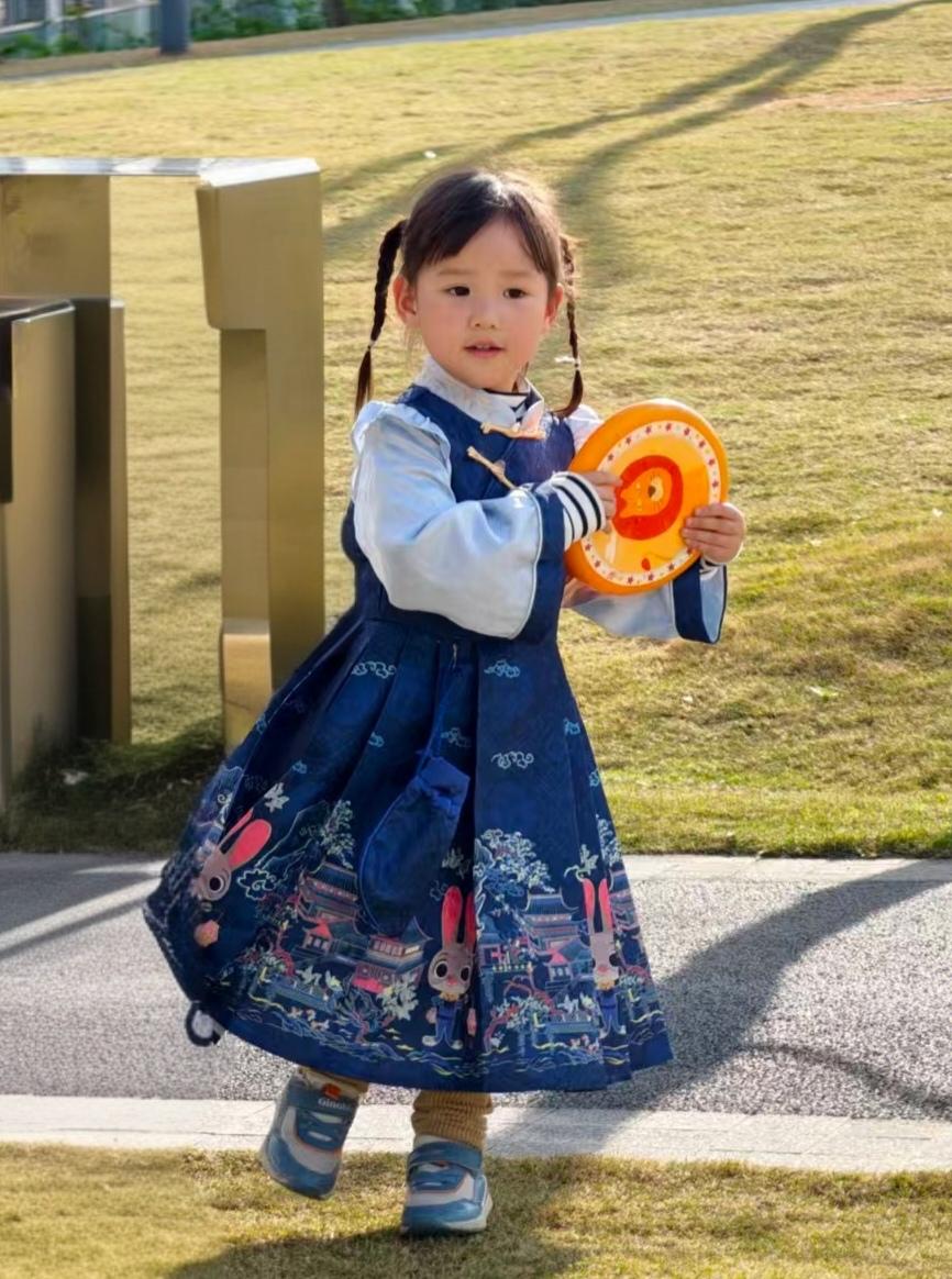 人人影视将二十年数据开源分享，可能有以下原因：
 
1. 回归分享初衷：人人影视