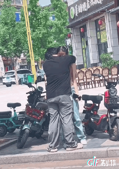 偏激只会让自己出糗，让别人看戏

     现实生活中有些女生很偏激，但妨男方一