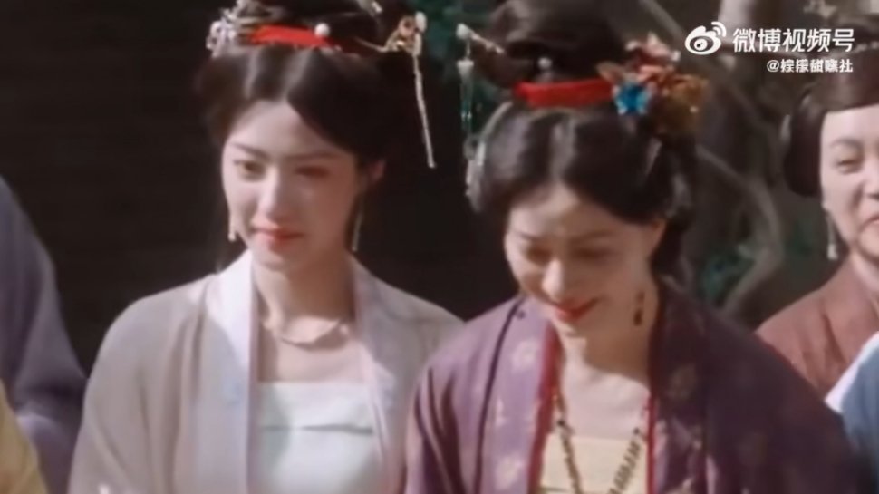 五福临门抢亲戏 《五福临门》中五娘要嫁人了，结果被杨羡抢亲。本来好好的一对就这样