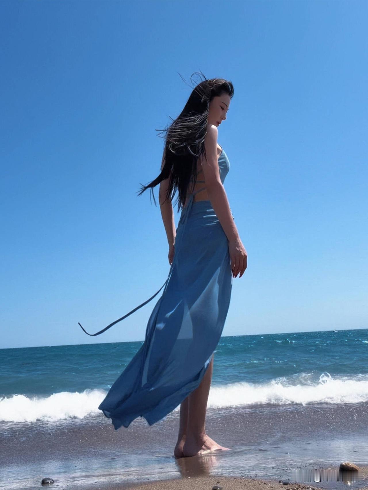 张馨予晒度假视频，说大家不要过多揣测。[捂脸]揣测什么？揣测她们夫妻俩有问题？哦
