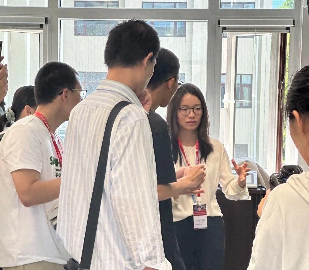很多人就是喜欢比较，非要争出个高低来。王虹获得菲尔兹奖之后，不少人又把她和韦东奕