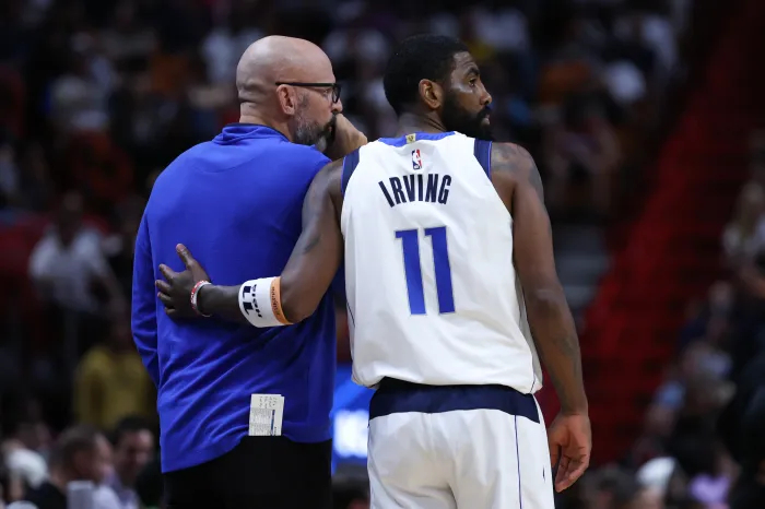 基德接受了采访谈到了欧文。当被问及欧文潜在复出时，基德表示：“他在康复训练中付出