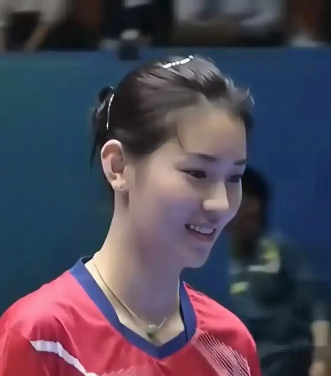 今天跟球友练反手拉下旋，踩了个大雷。
 
之前总教条地把拉球动作提前做到位，结果