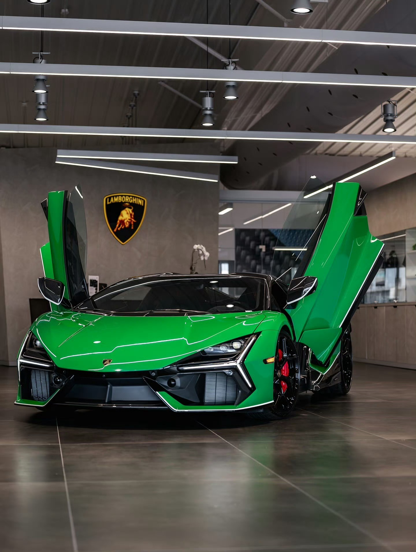 兰博基尼 Revuelto